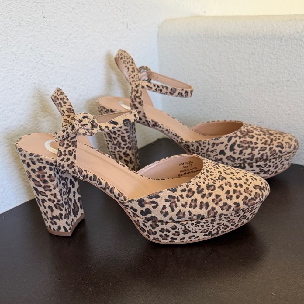 NWOT Leopard Print Platform Mary Jane Heels in Beige/Black